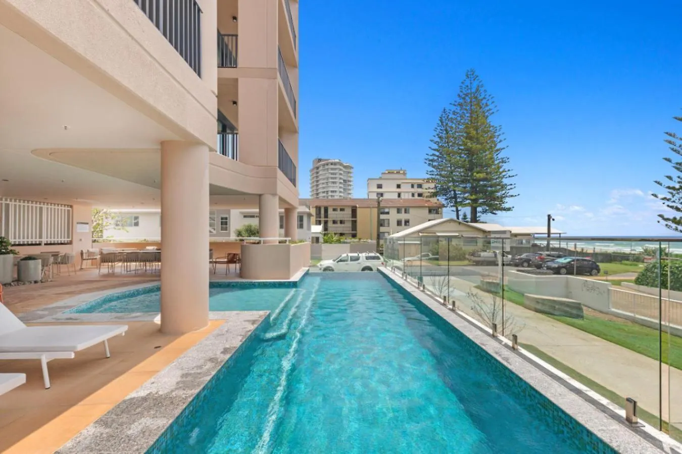 Deluxe Palm Beach Getaway Gold Coast Apartment