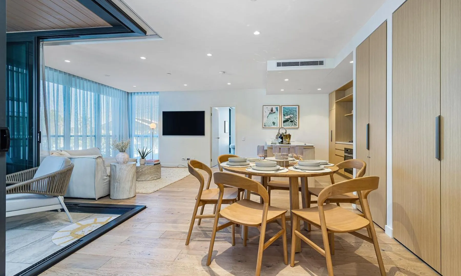 Deluxe Palm Beach Getaway Gold Coast Apartment
