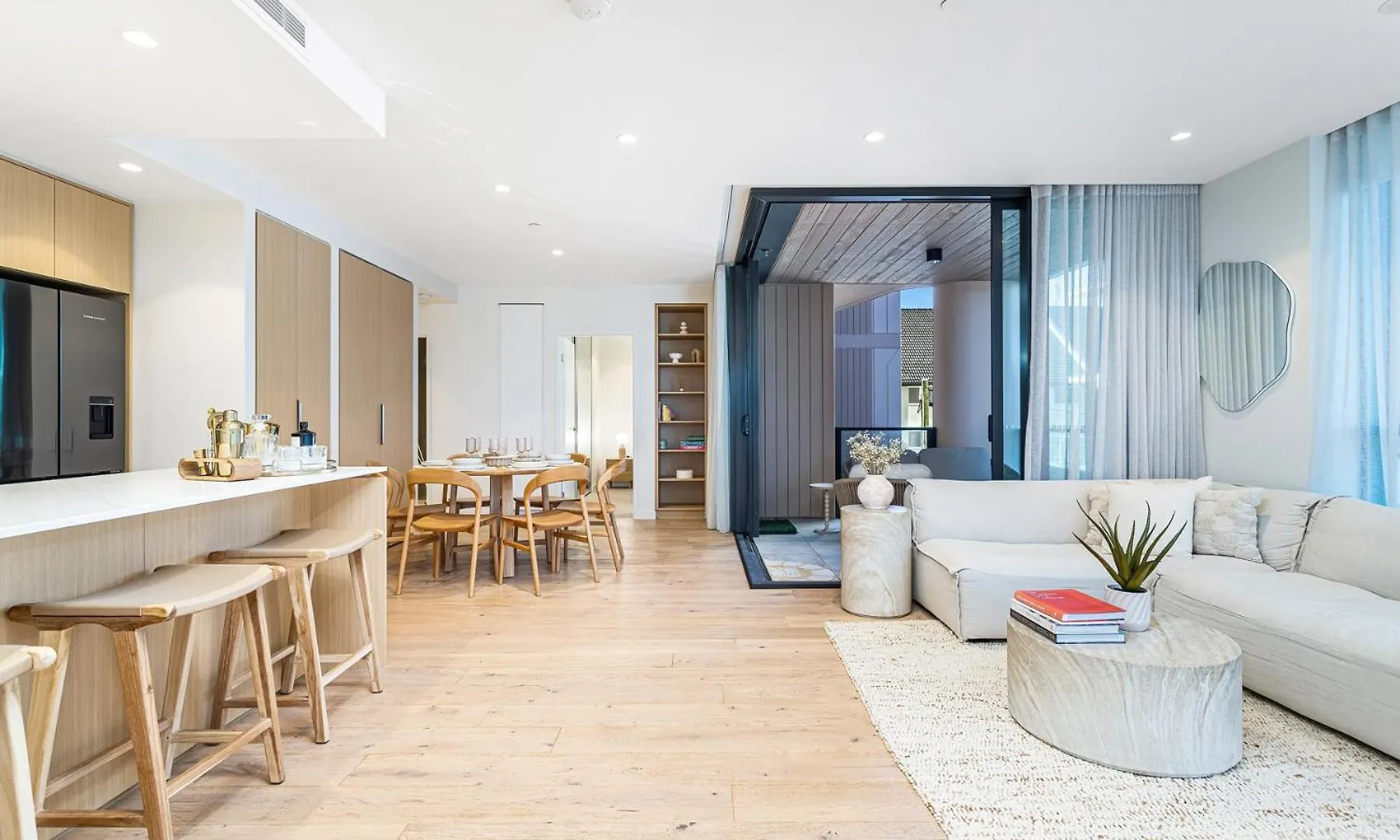 Deluxe Palm Beach Getaway Gold Coast Apartment