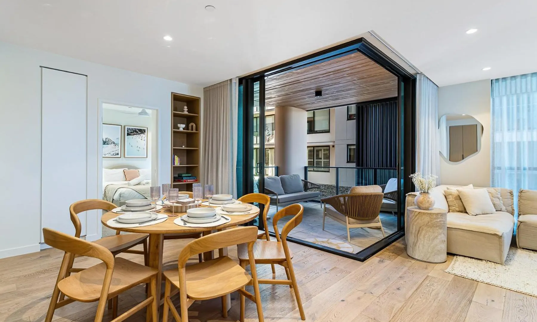Deluxe Palm Beach Getaway Gold Coast