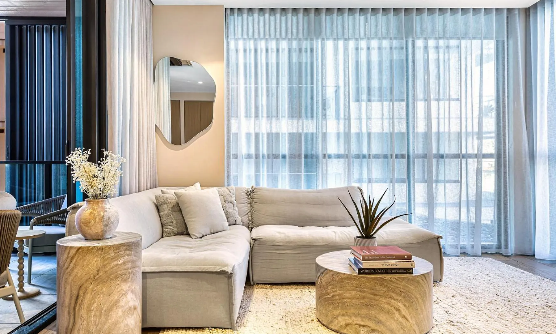 Apartment Deluxe Palm Beach Getaway Gold Coast